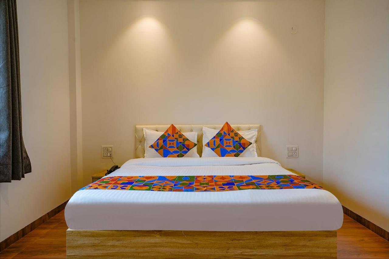 Collection O Hotel Farmaish Garden Chinchvad Dış mekan fotoğraf